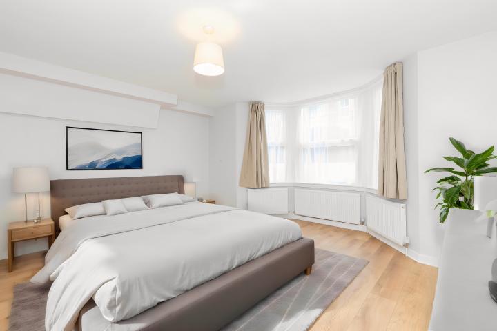 Modern Garden Apartment.  Lancaster Road, Ladbroke Grove